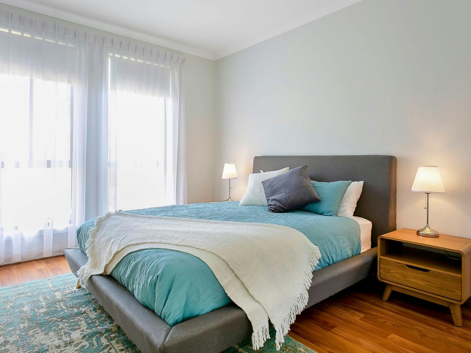 4BR Contemporary Coastal Home with Rural Outlook