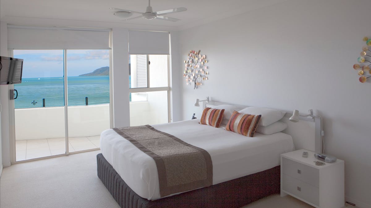 1,2&3 Bedroom Apartment - Master bedroom