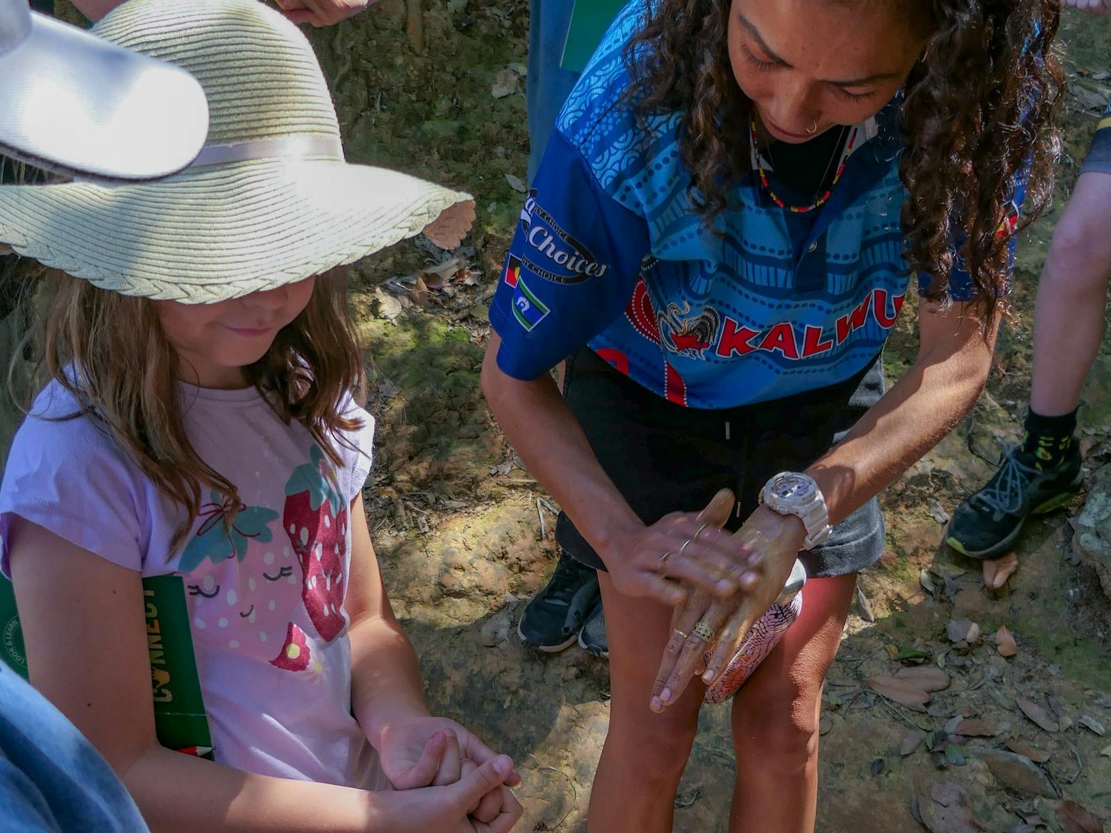 Learning about ochre on the Jellurgal Little Explorers tour