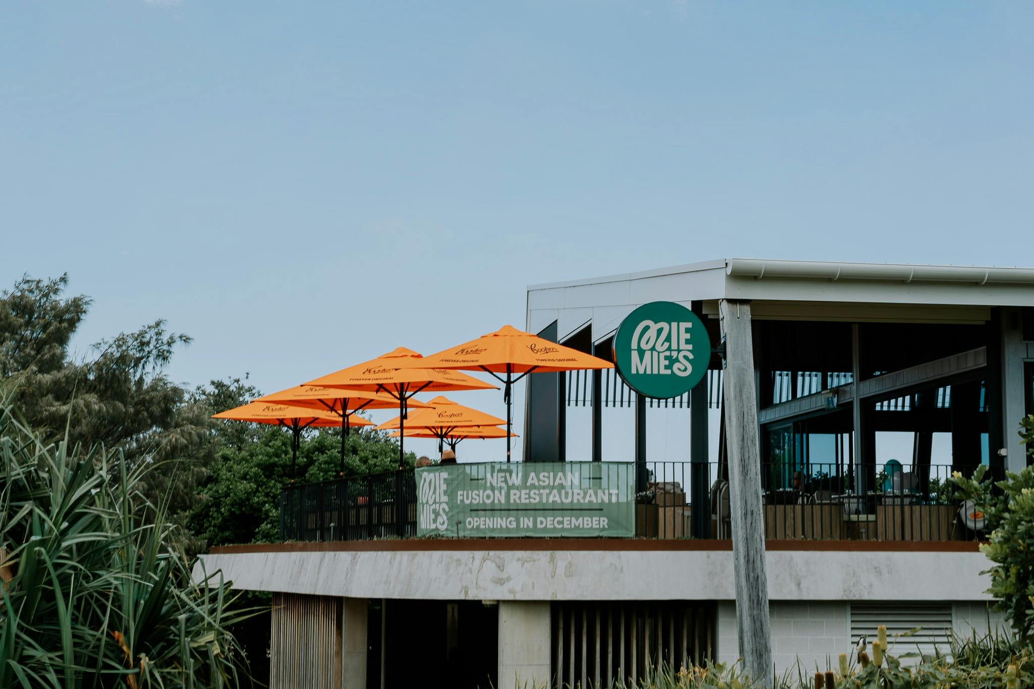 Outdoor dining at Mie Mie's