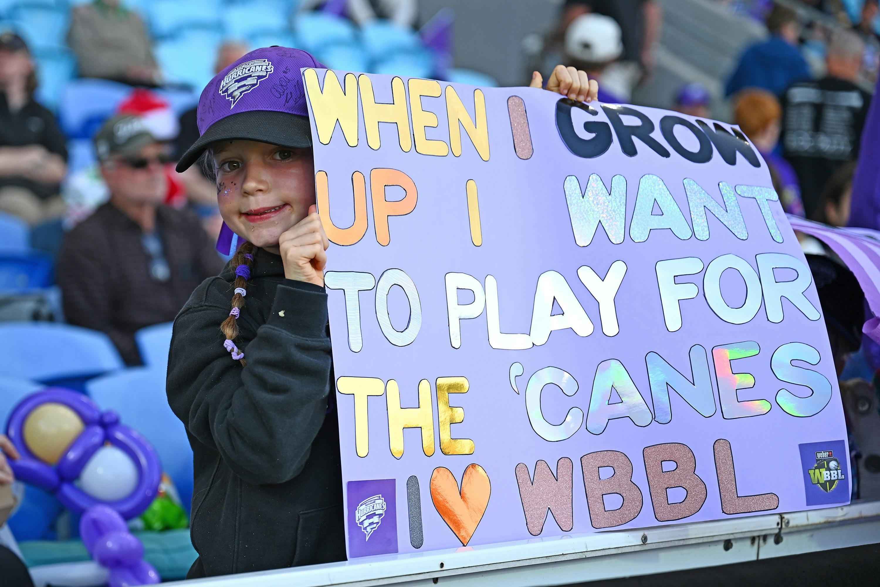 Hobart Hurricanes fan holding up a sign at the WBBL11 Final