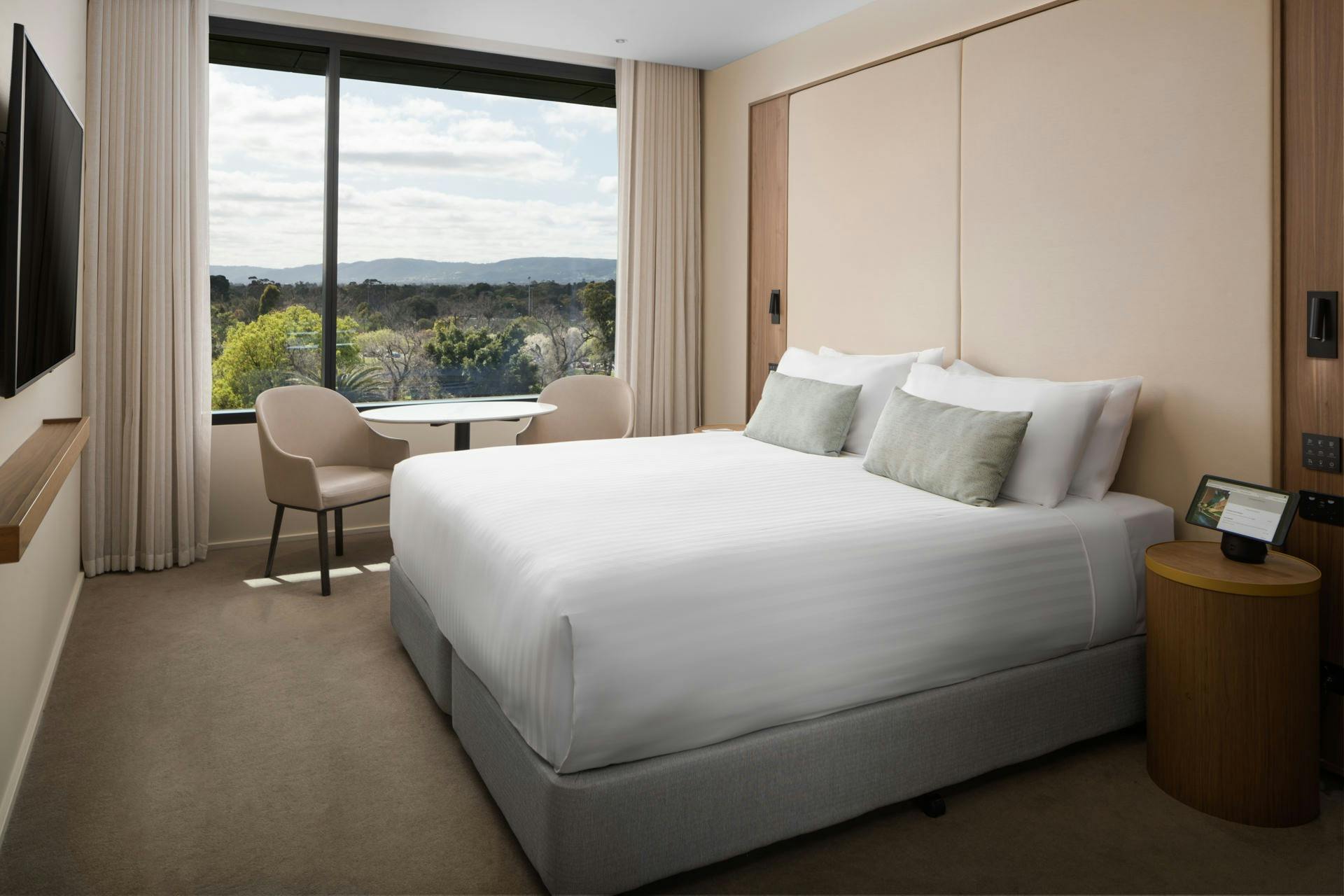 Oval Hotel Slider Image 5