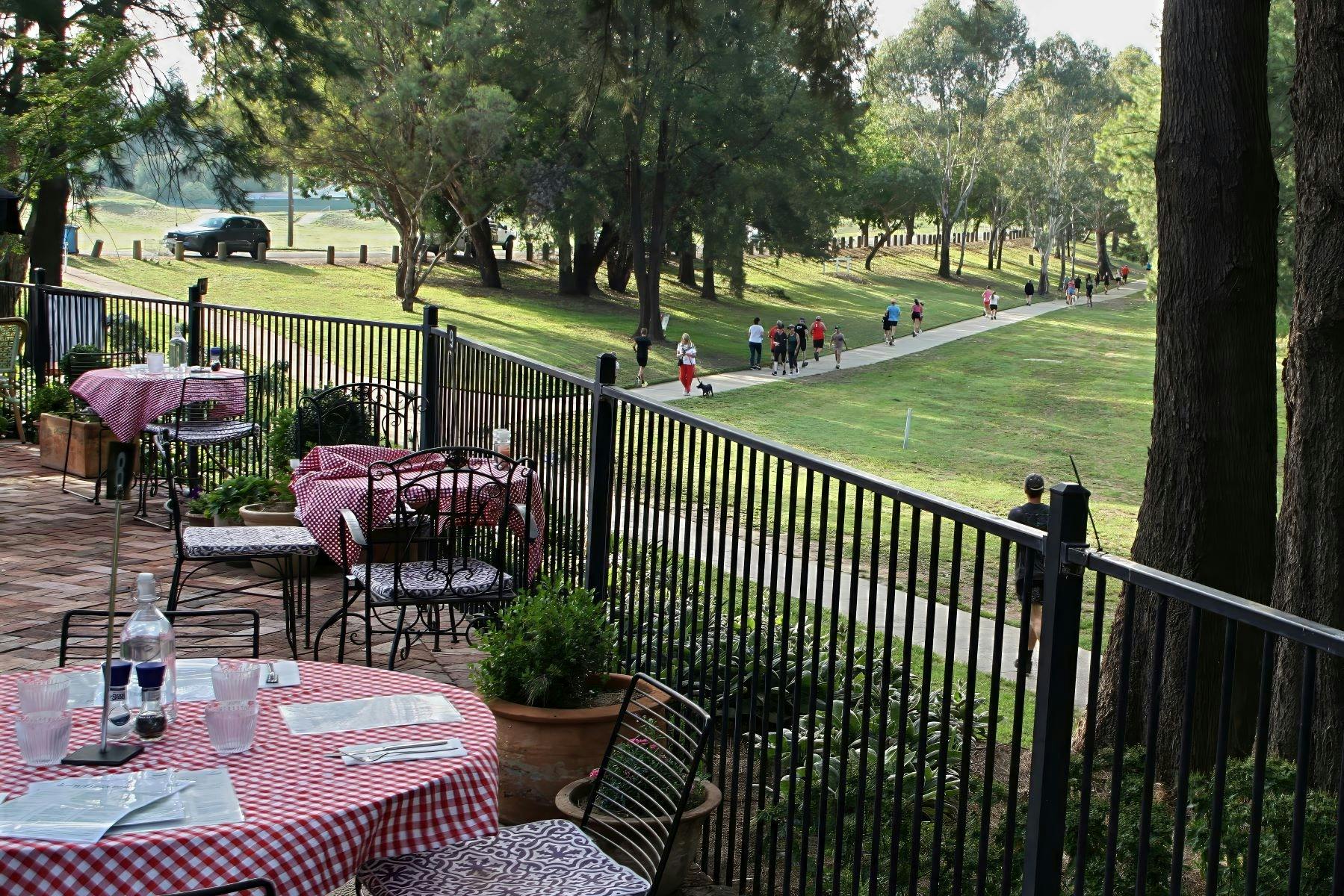 배서스트 리버 카페