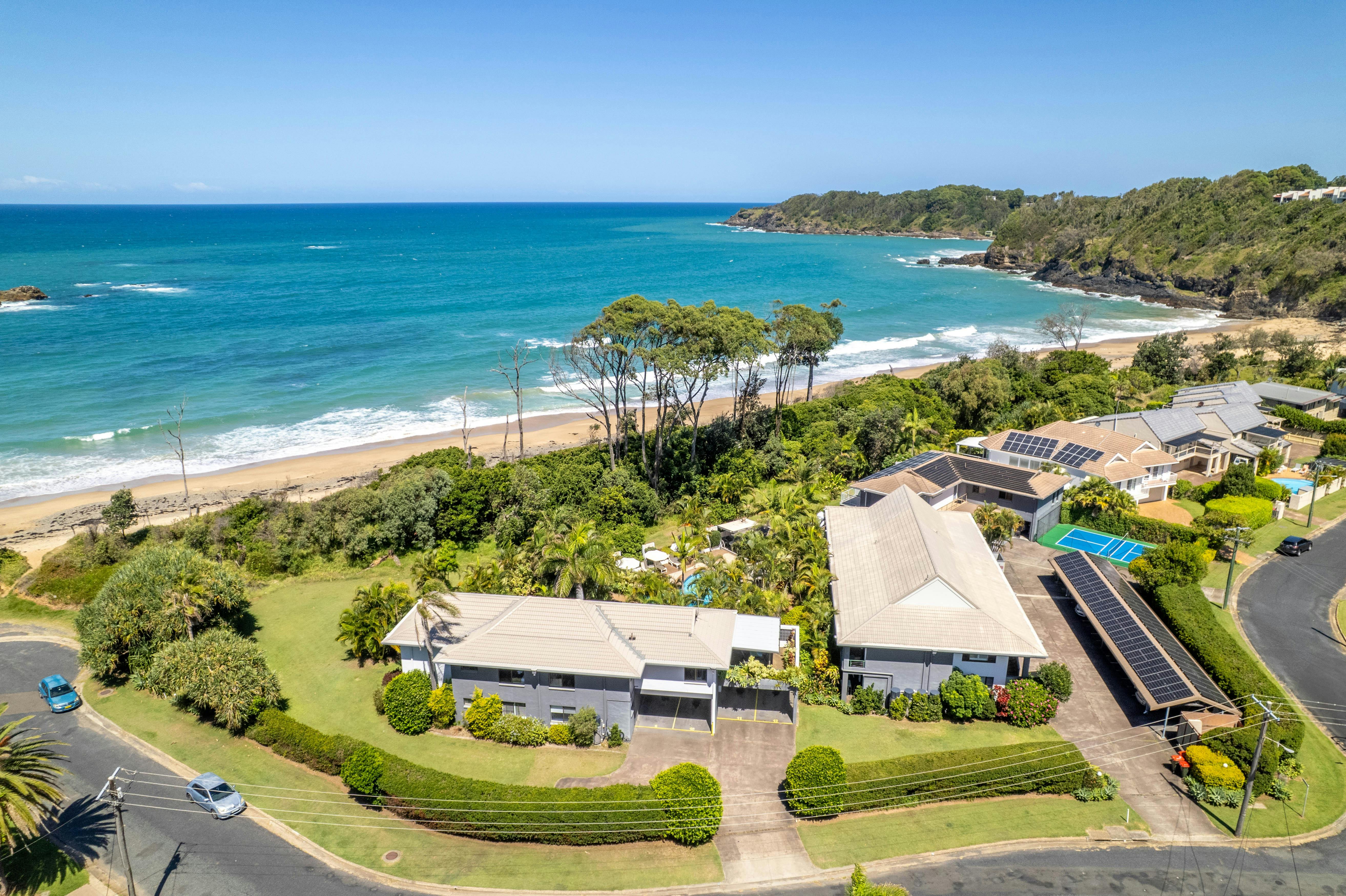 从空中俯瞰海滩上的走私者