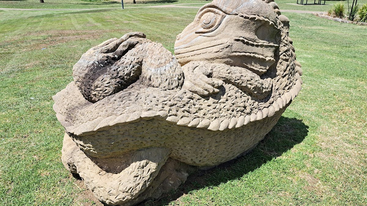 Muggil Sculpture by Paul Stumkat