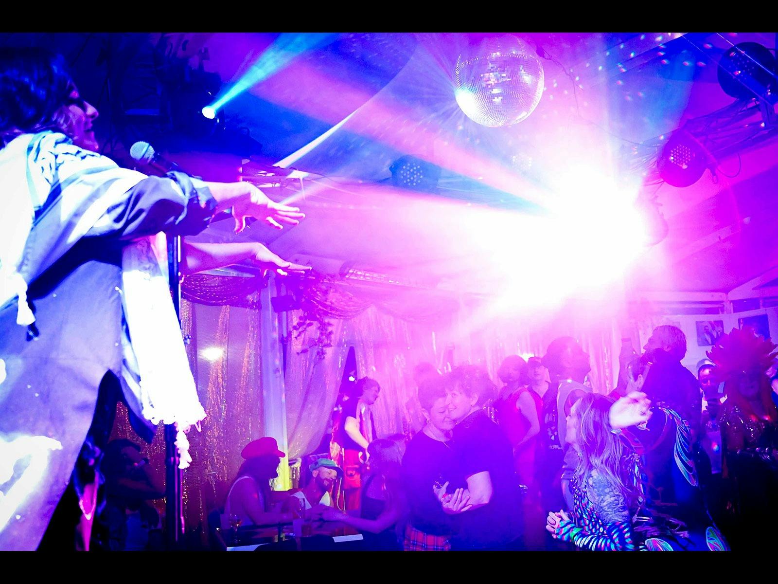 FRIDAY NIGHT FEVER! A PURE DISCO DANCE PARTY