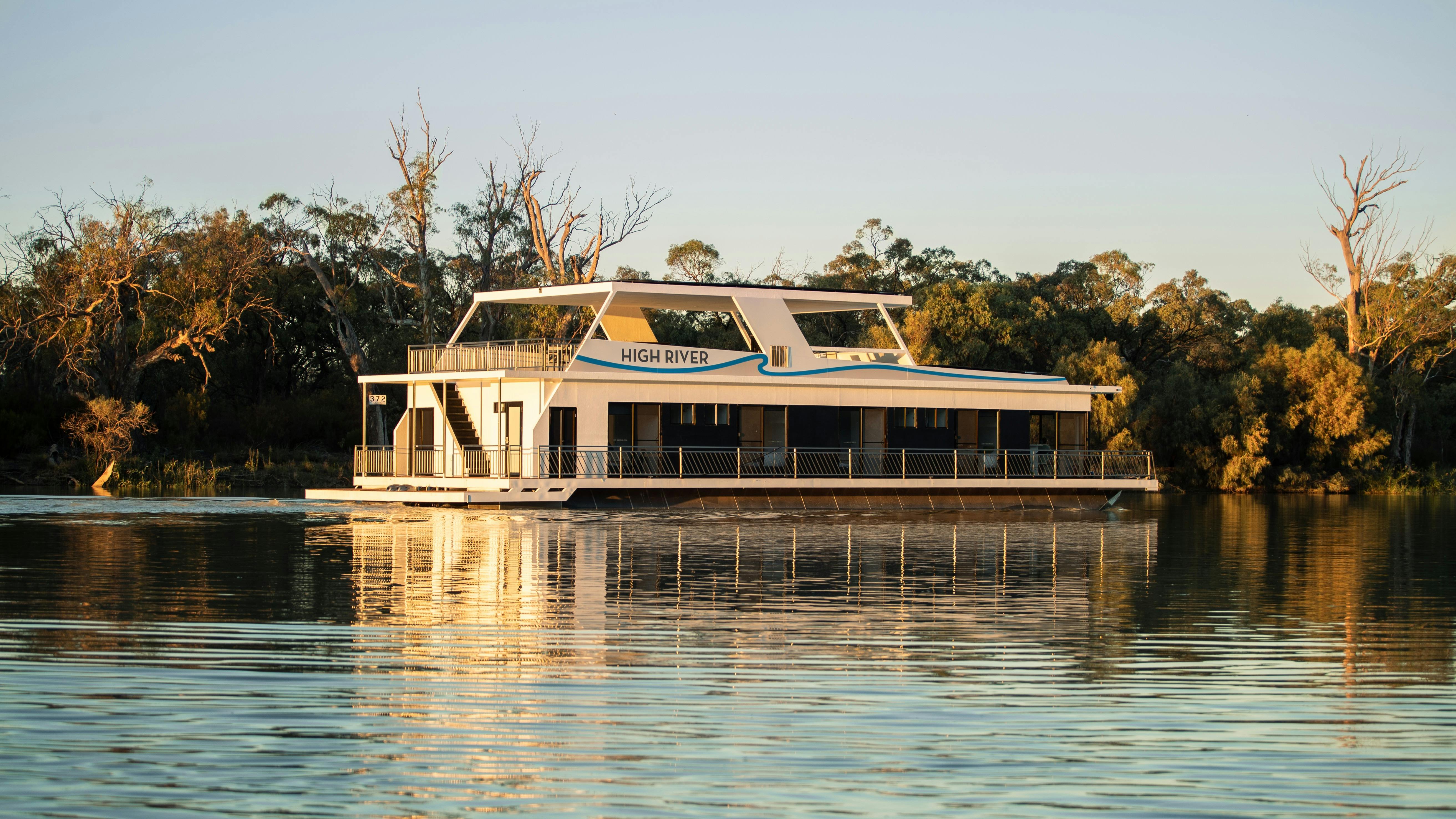 Murray River Trails - Houseboat High River