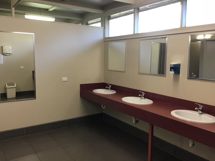 Jerilderie Motel And Caravan Park Nsw Holidays