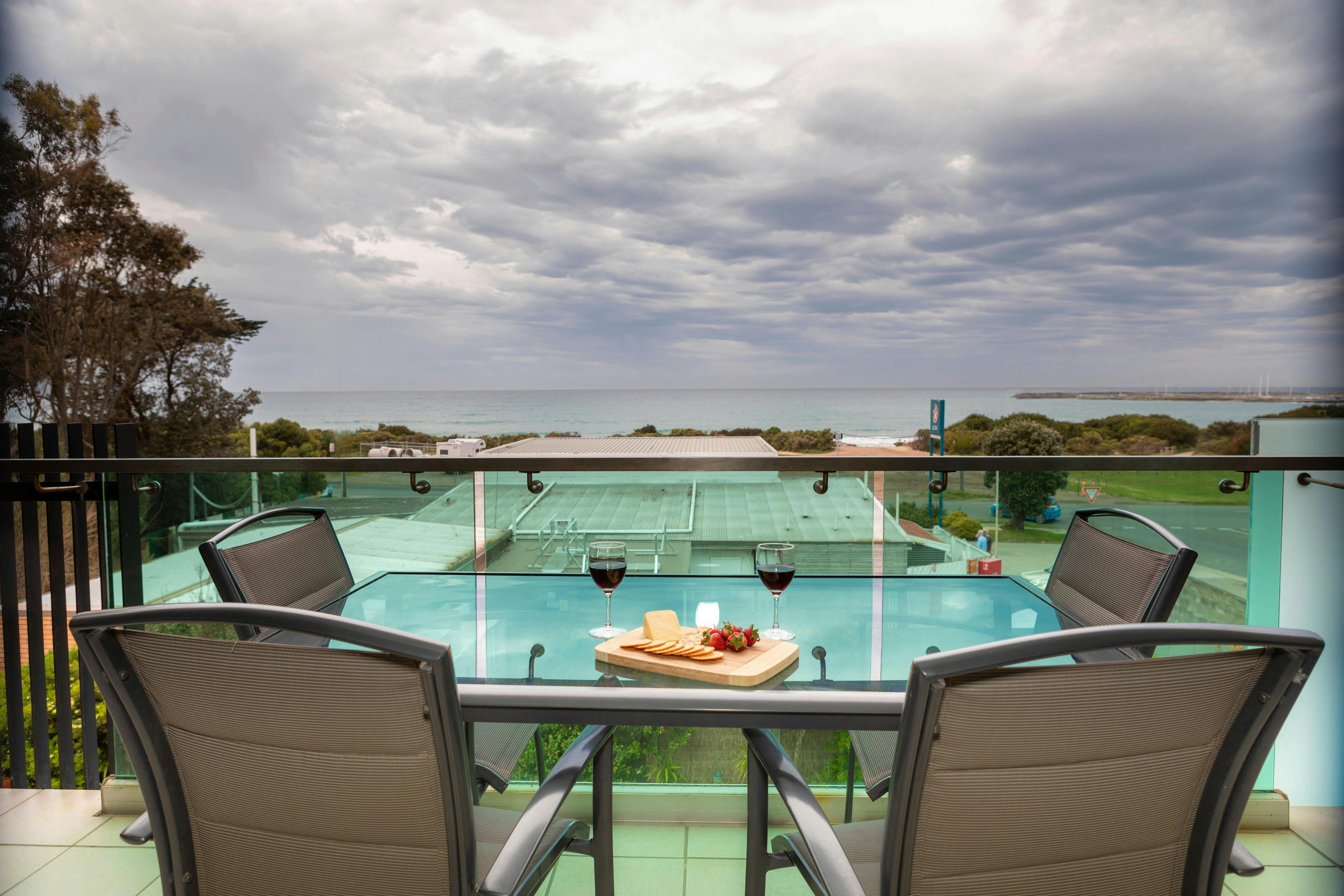 Discover and plan your next escape to Apollo BayThe Dolphin Apartments