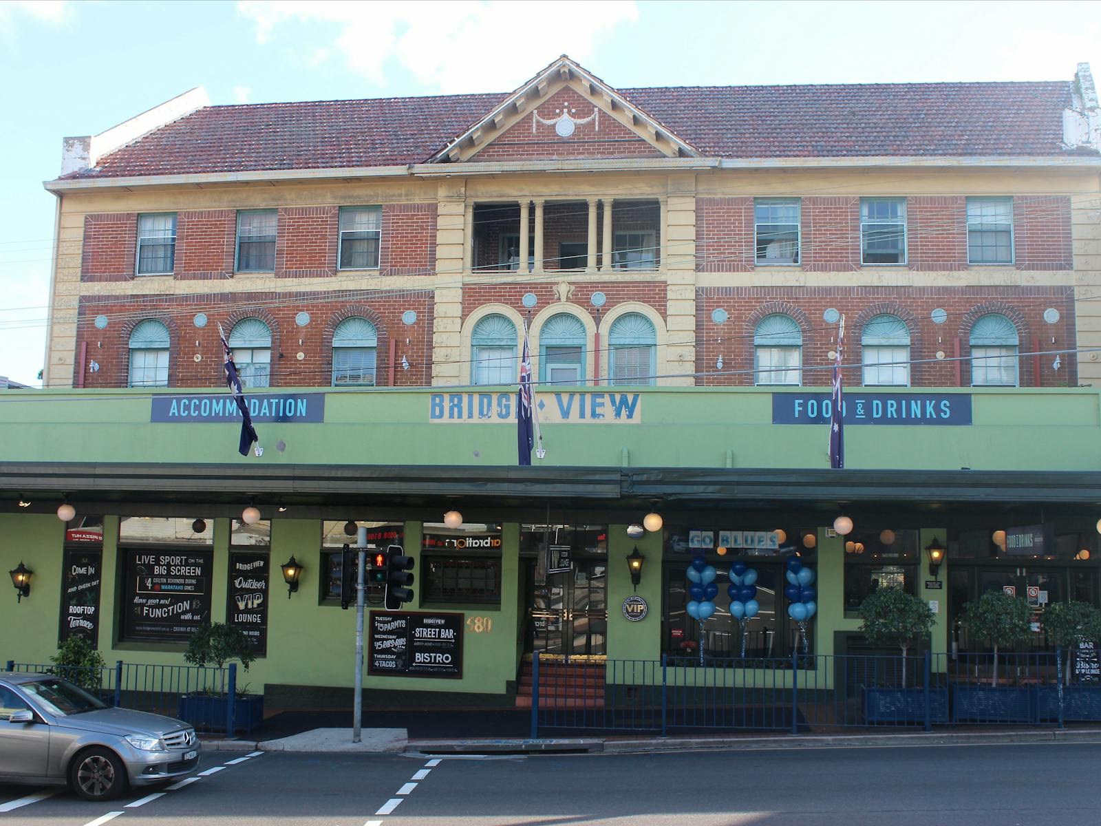 ブリッジビュー ホテル - ホテル正面