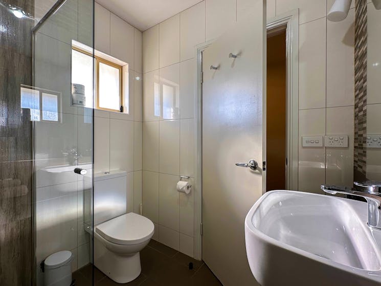 Euston Club Resort Executive Unit Bathroom