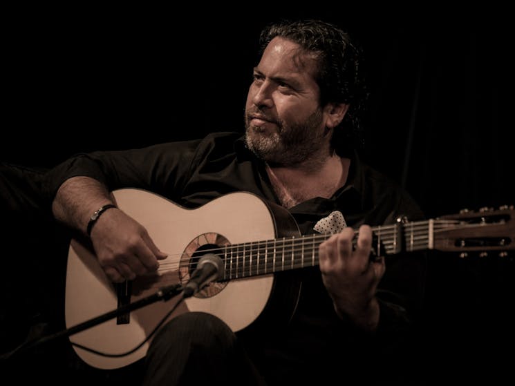 Paco Lara guitarist