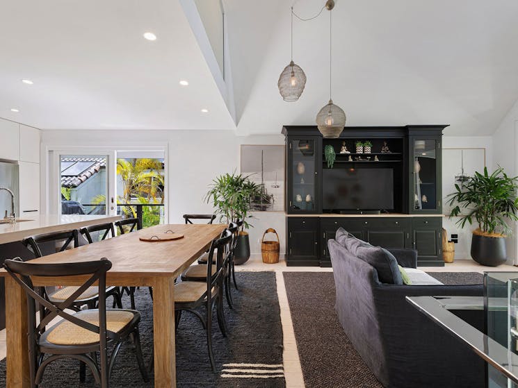 Arya - Byron Bay - Open-plan Kitchen, Dining and Living
