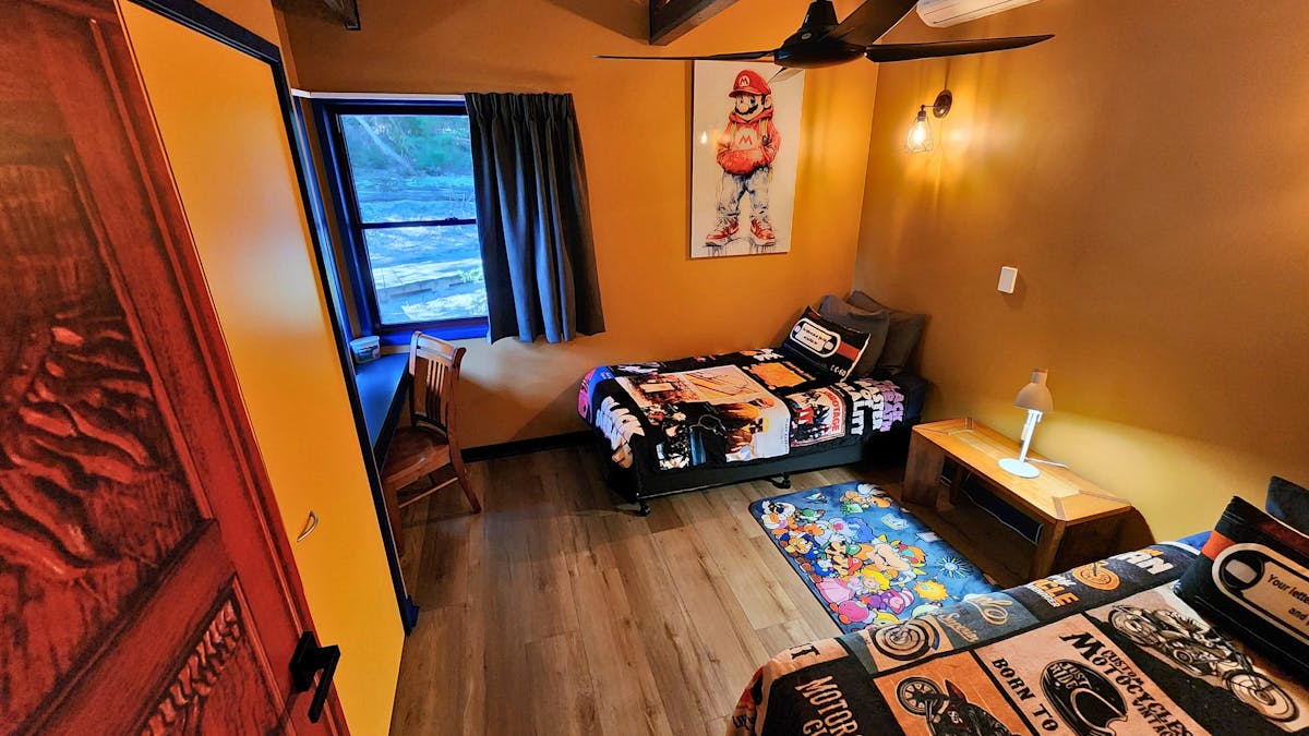 2nd Bedroom (2 singles)