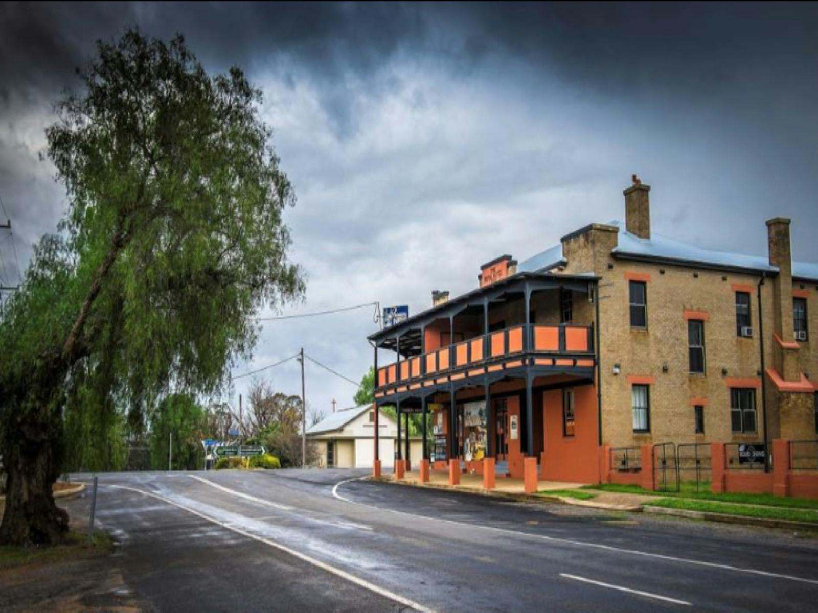 Royal Hotel Mendooran NSW Holidays & Things to Do