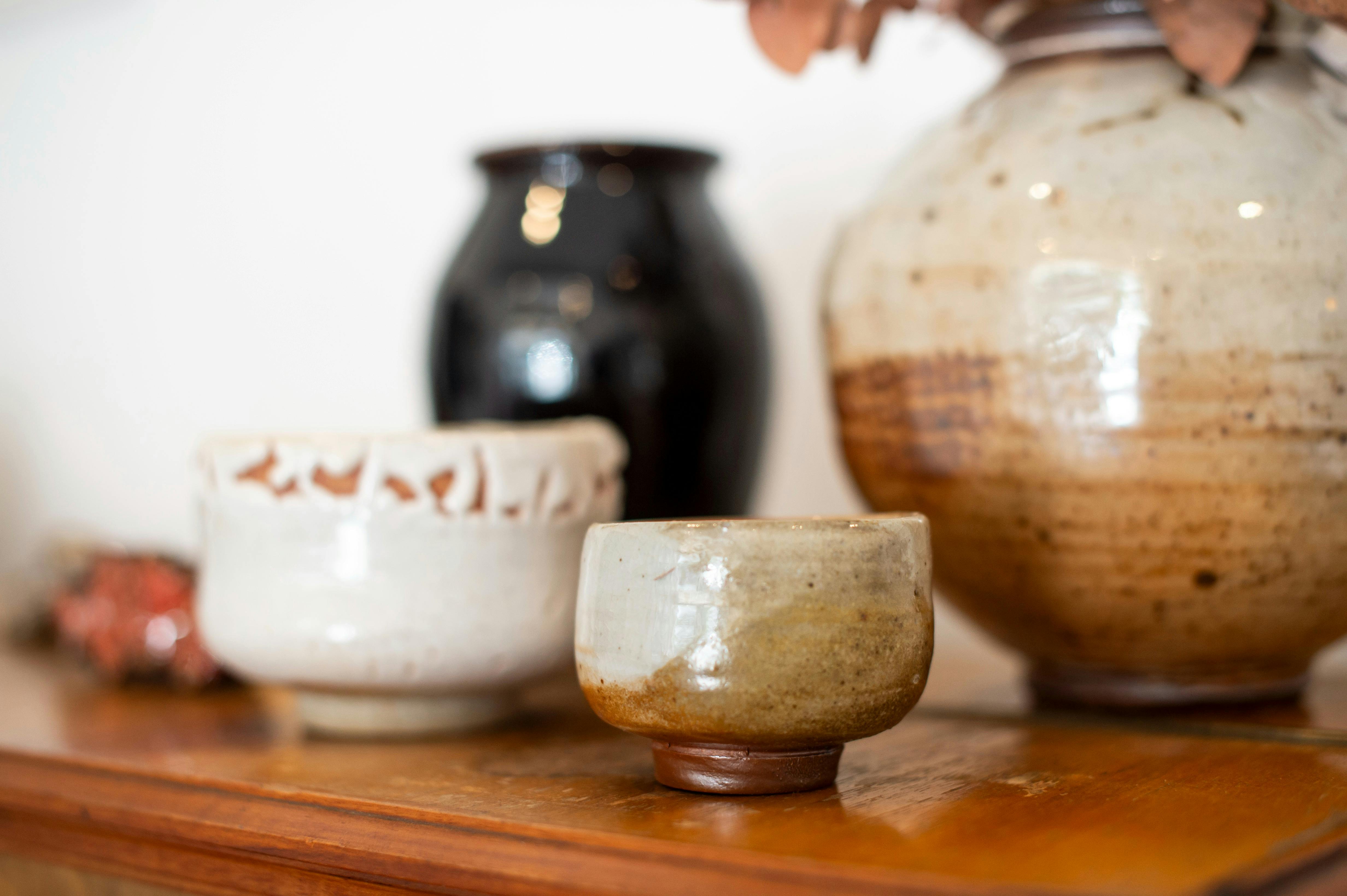 손수 만든 독특한 도자기 조각