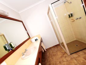 River Country Inn - Bathroom