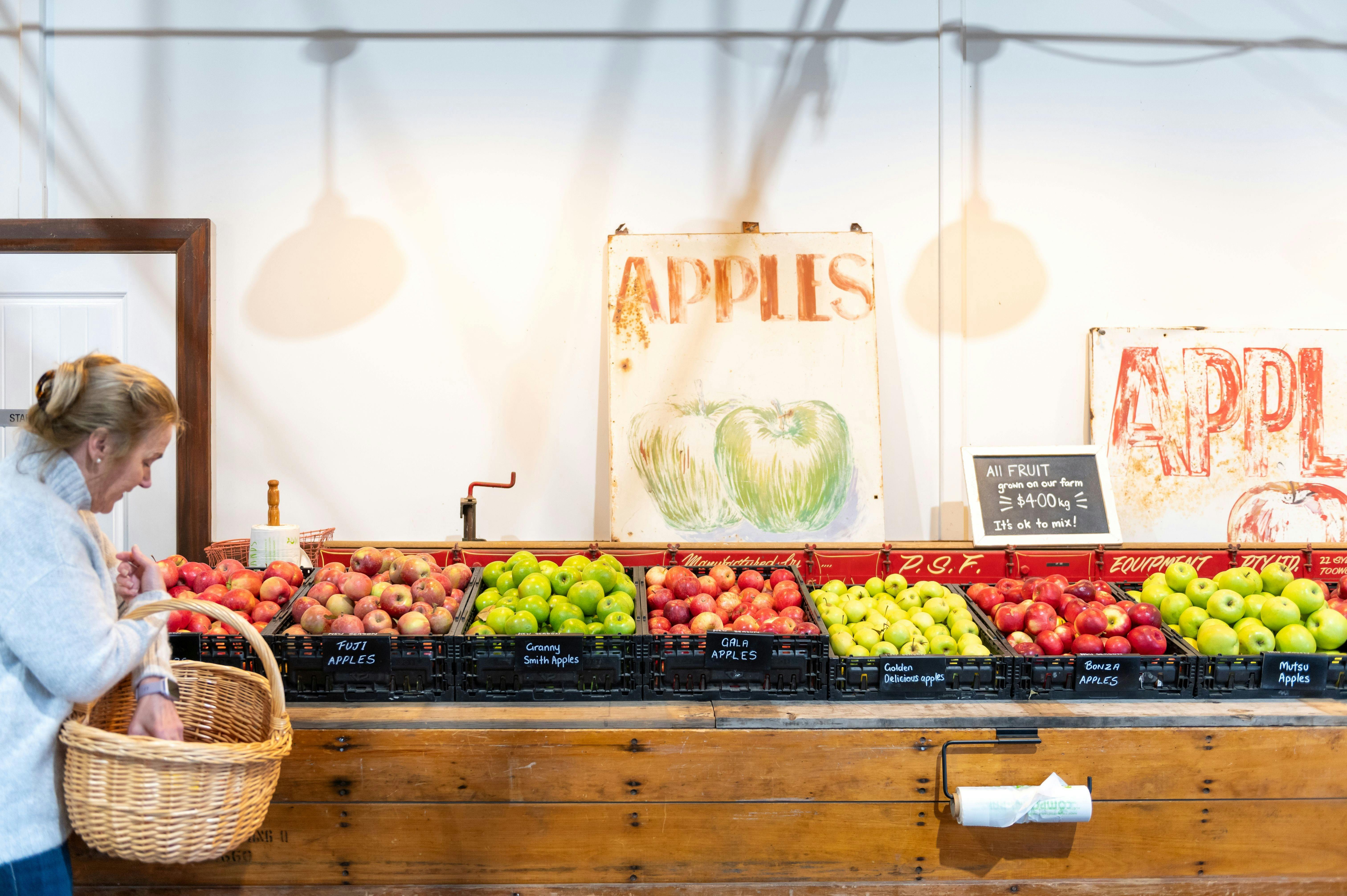 Grab a basket and select your favourite apple. Many varieties to select from.