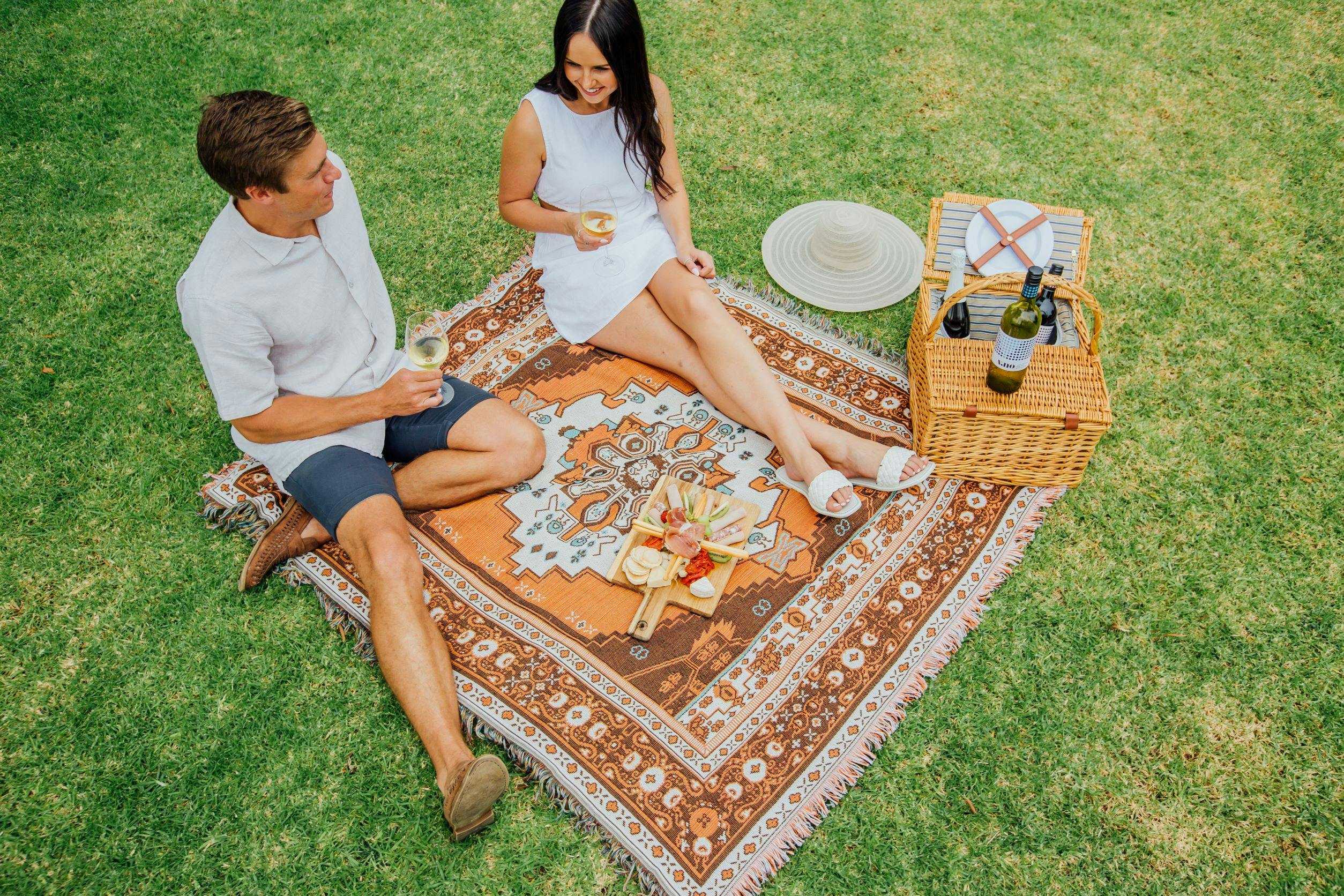 Patritti, winery, picnic, picnic rug, wine, vino, couple