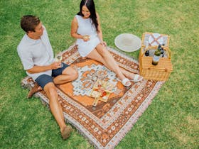 Patritti, winery, picnic, picnic rug, wine, vino, couple