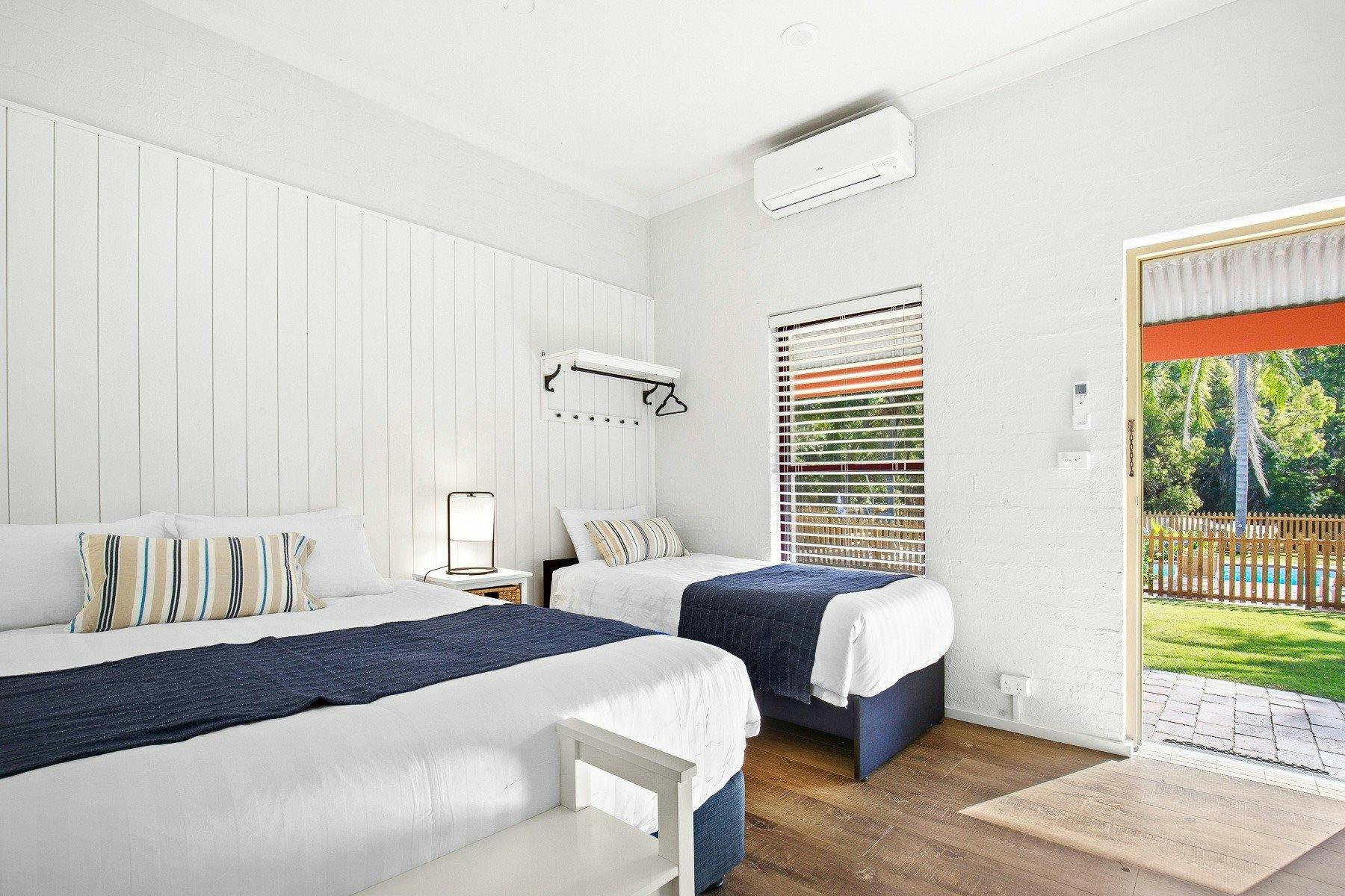 King room and rollaway bed