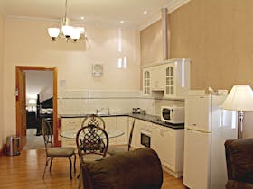 Sundowner Apartment Kitchen