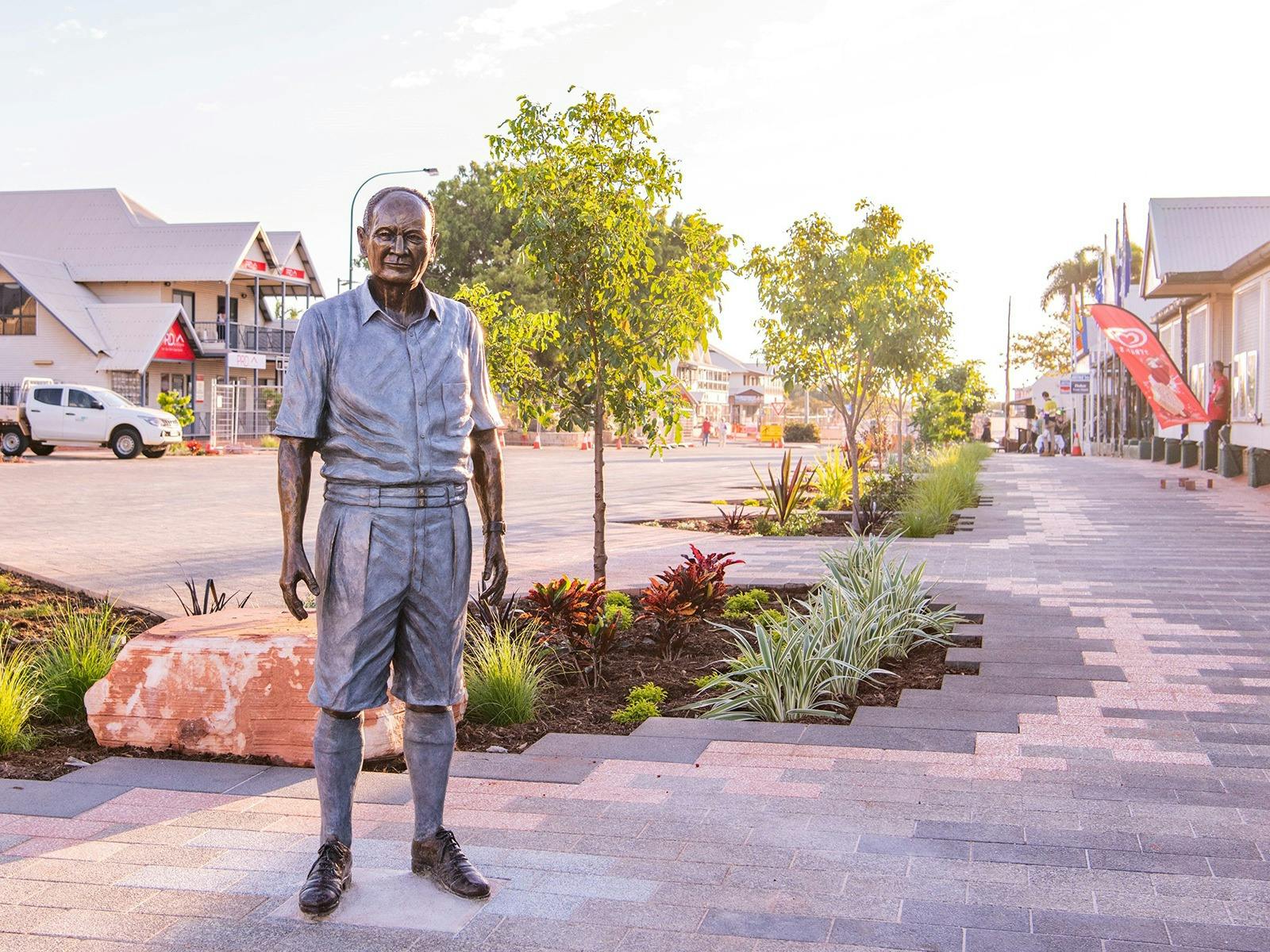 Same Male Statue in Chinatown