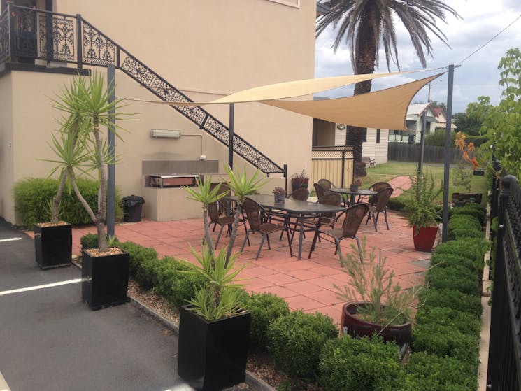 Courtyard with BBQ, Shade Sail and Outdoor Seating