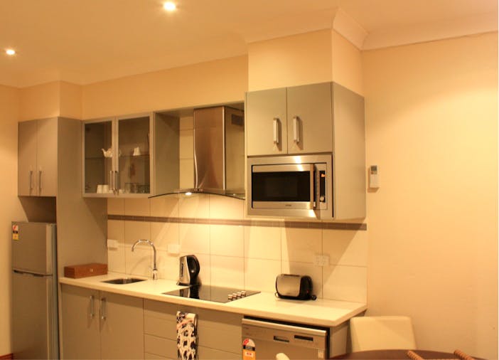 Superior One Bedroom Queen Apartment
