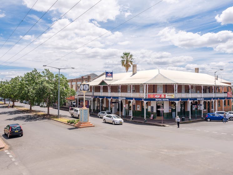 Manilla Main Street - Royal Hotel