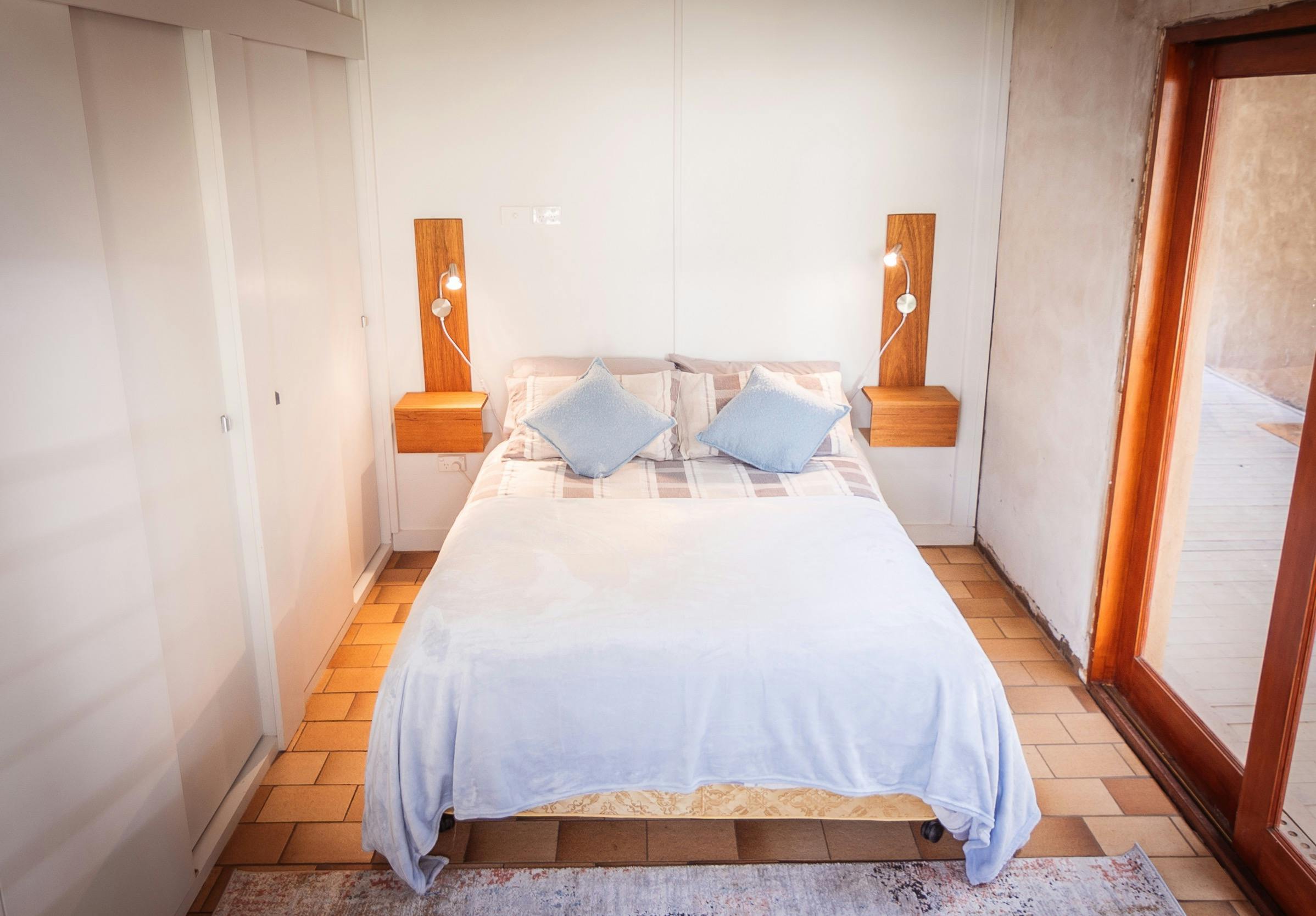 Double bedroom with sliding doors to entrance breezeway