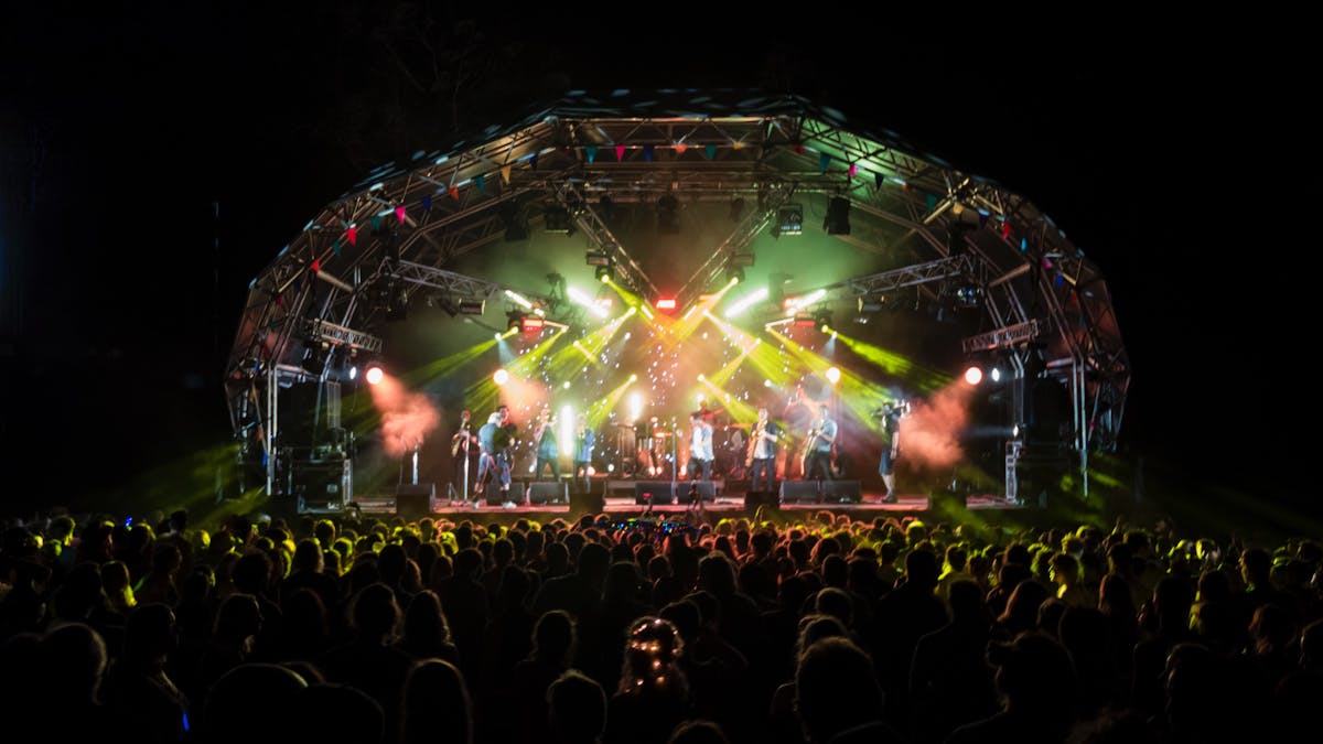 Feature Performers Woodford 2016 / 2017