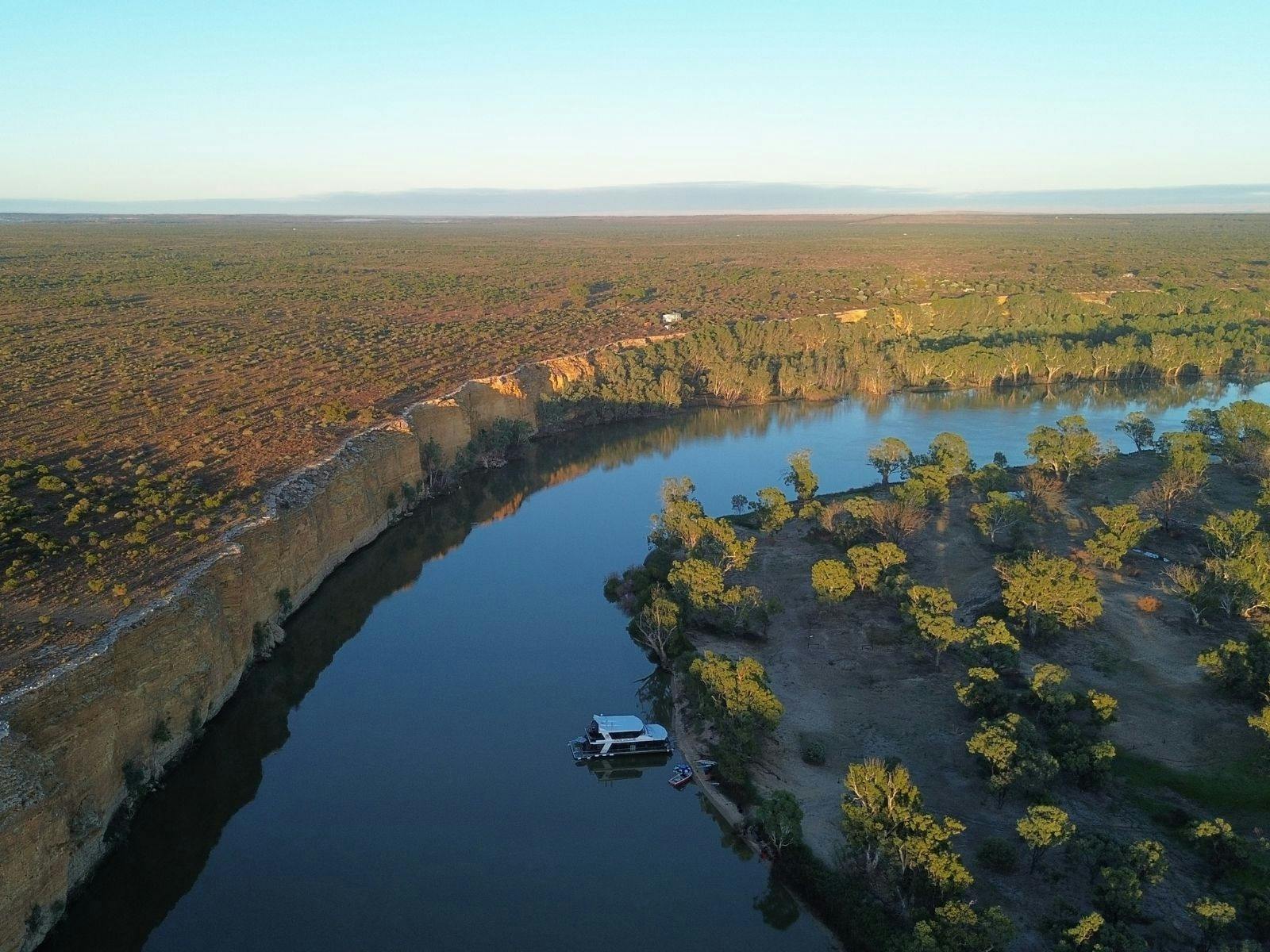 Wow Factor Houseboats - one with nature