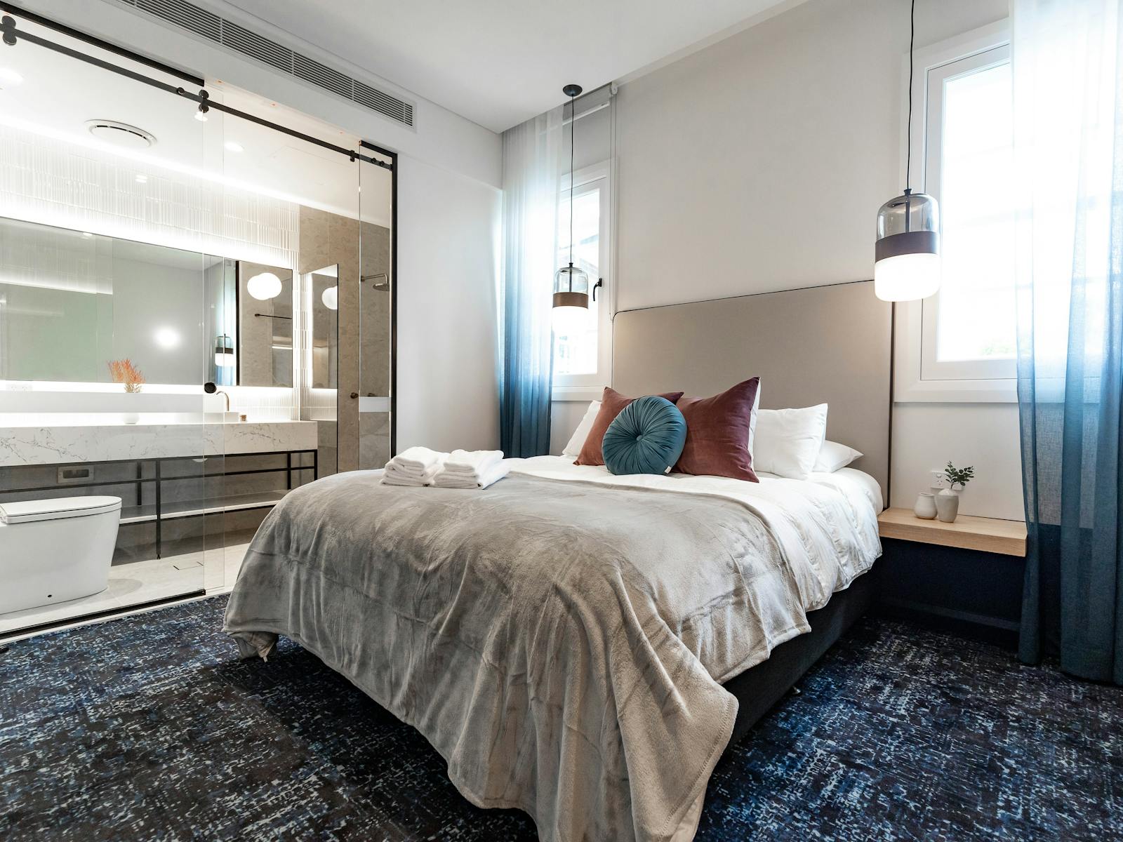 General Gordon Queen Room