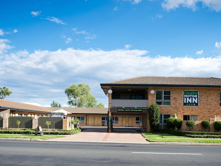 View of external front entrance of Cousins Motor Inn