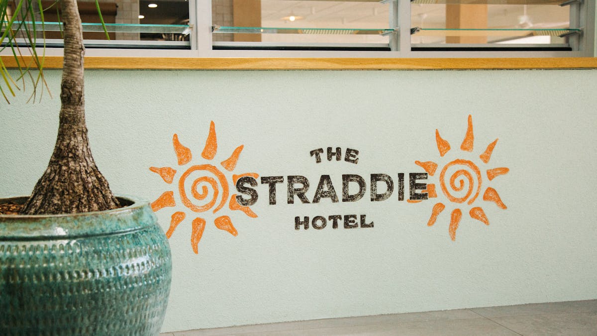 The Straddie Hotel wall mural