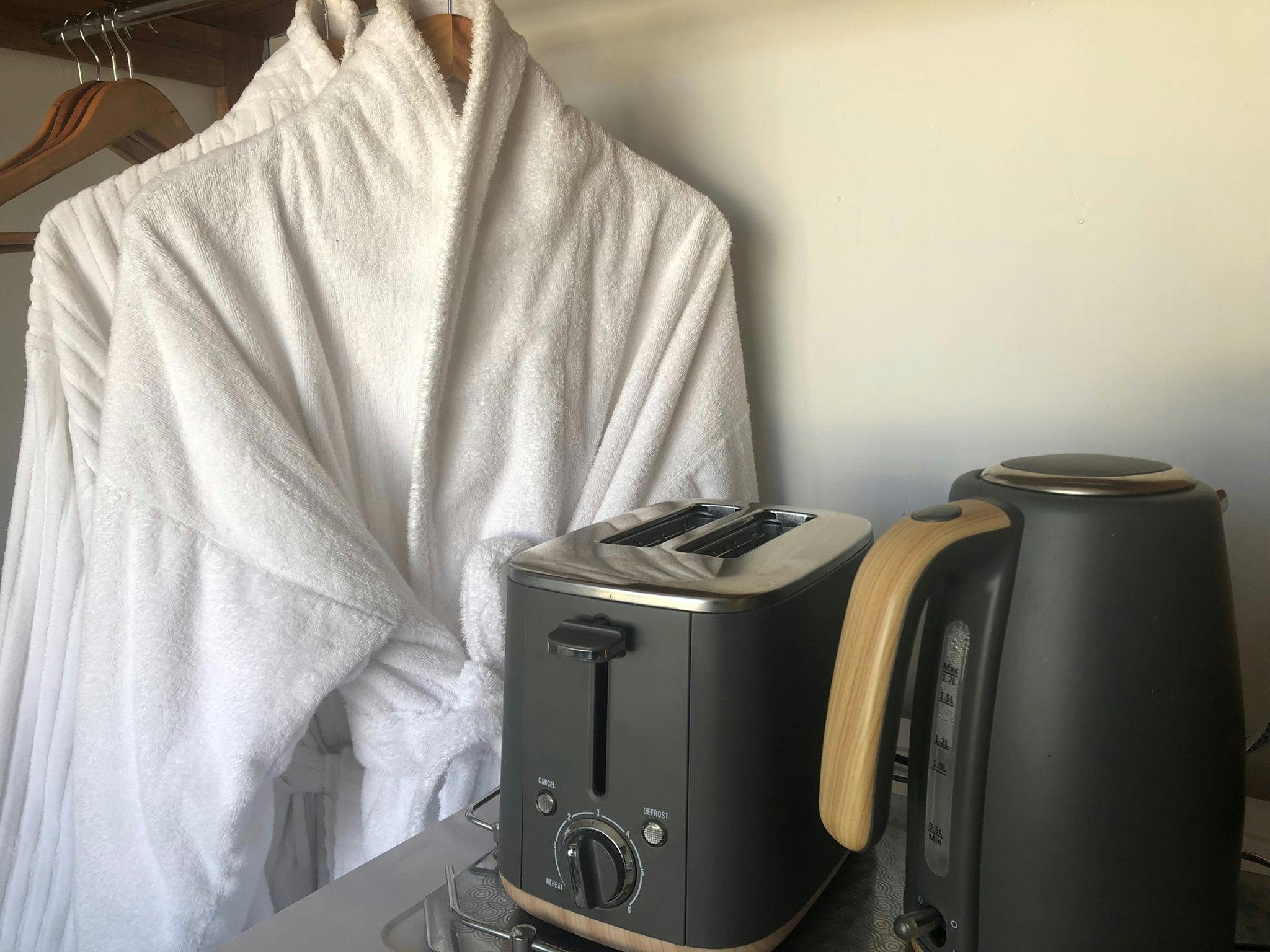 Queen kettle toaster