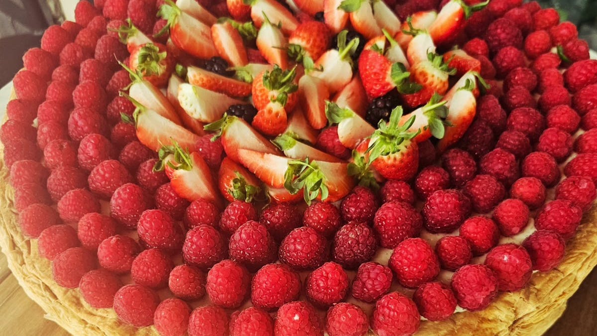 Vanilla slice with raspberries