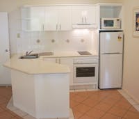 Palm Cove Tropic Apartments Kitchen One Bedroom Apartment Book Direct