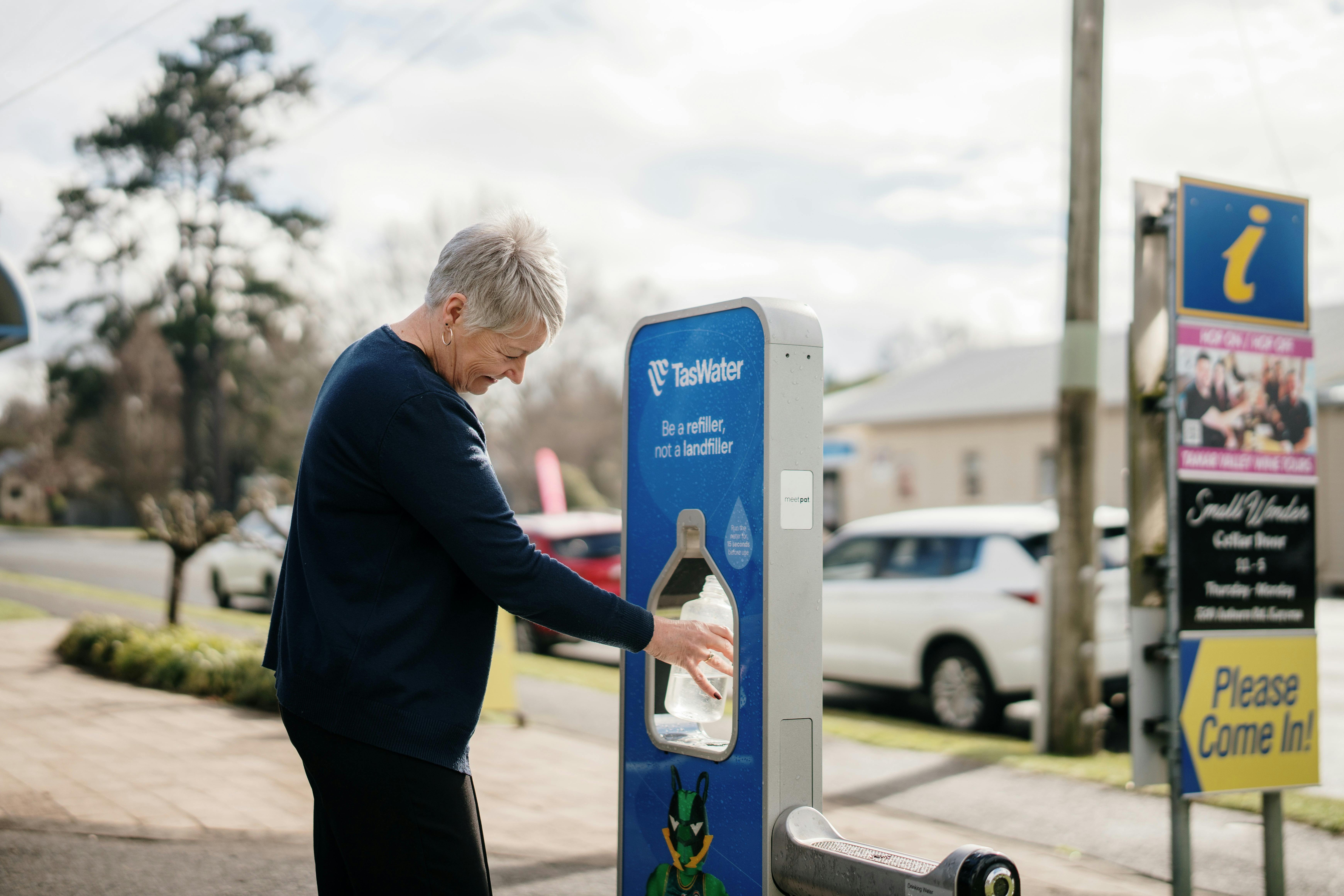 Free water refill station