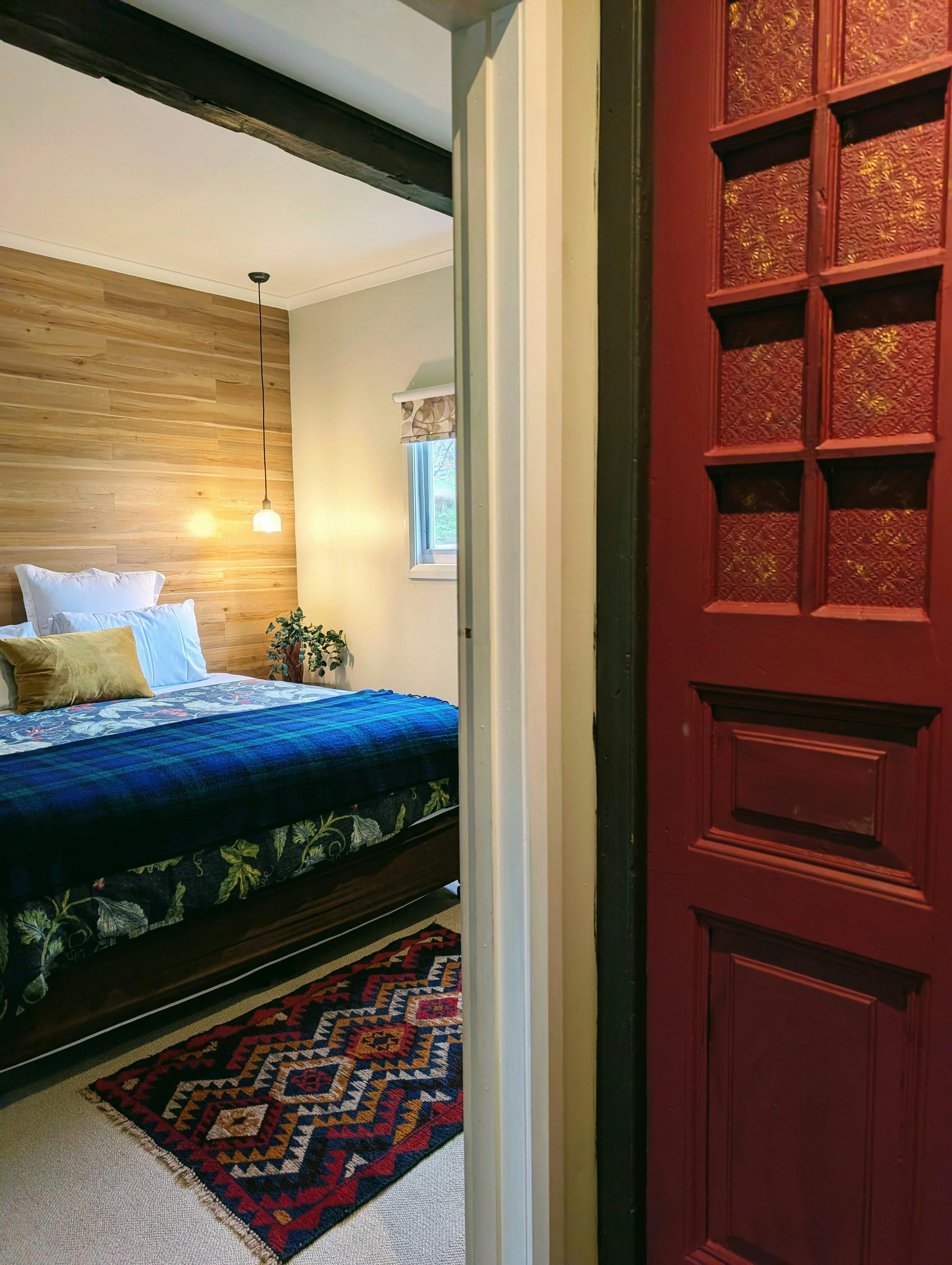 King size beds, electric blankets, wardrobe, paddock view
