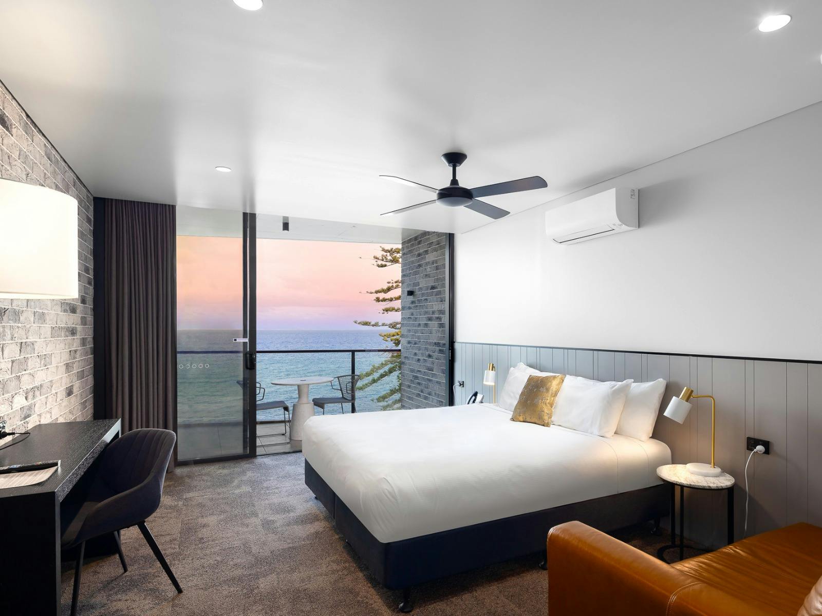King bed with ocean views King bed with ocean views