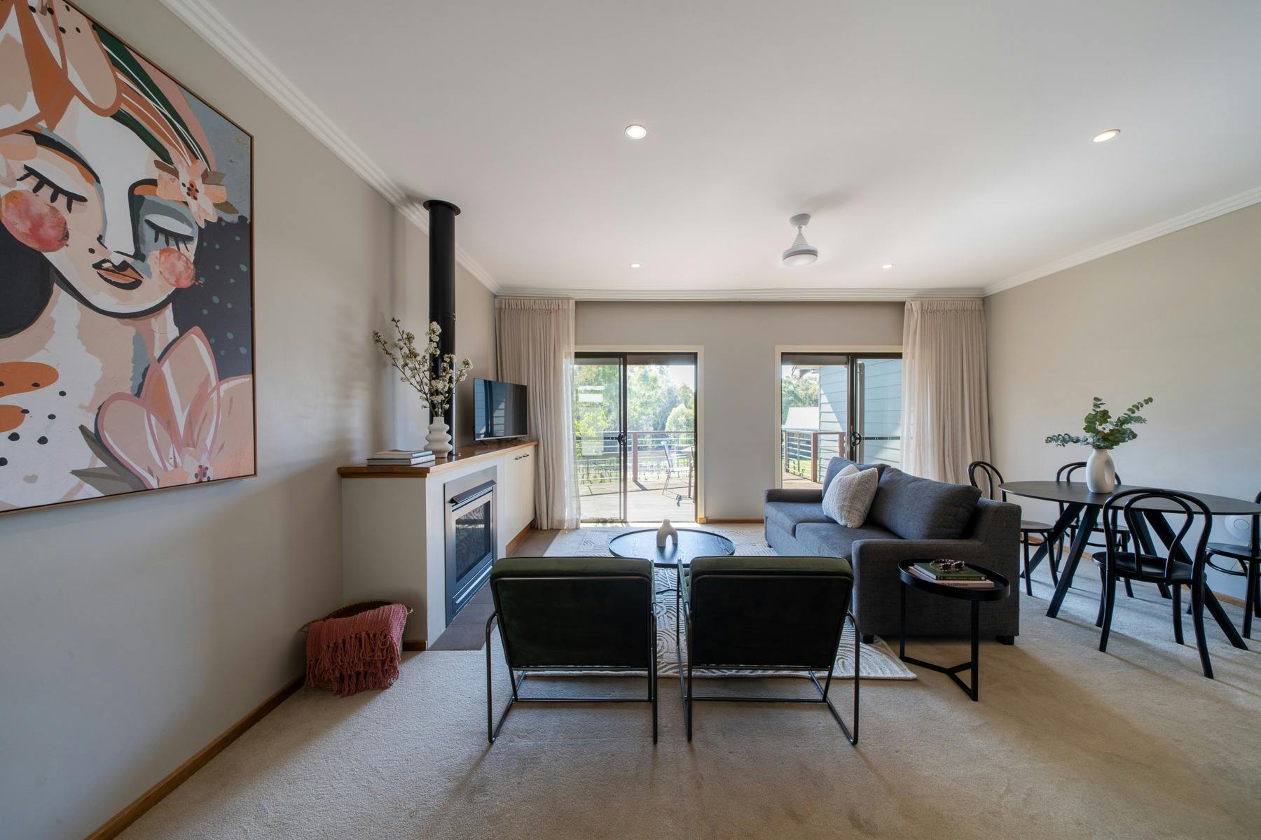 Vineyard Suite, fireplace, private balcony