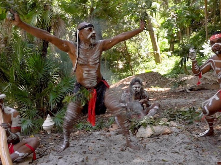 Walangari Karntawarra and Diramu Aboriginal Dance and Didgeridoo entertain and inform at Bondi Beach