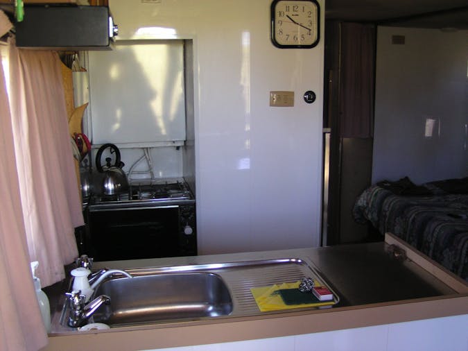 MeAndEr Green Gold Houseboats