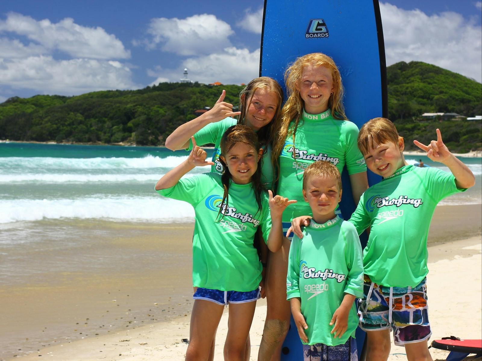 Lass uns Byron Bay surfen gehen