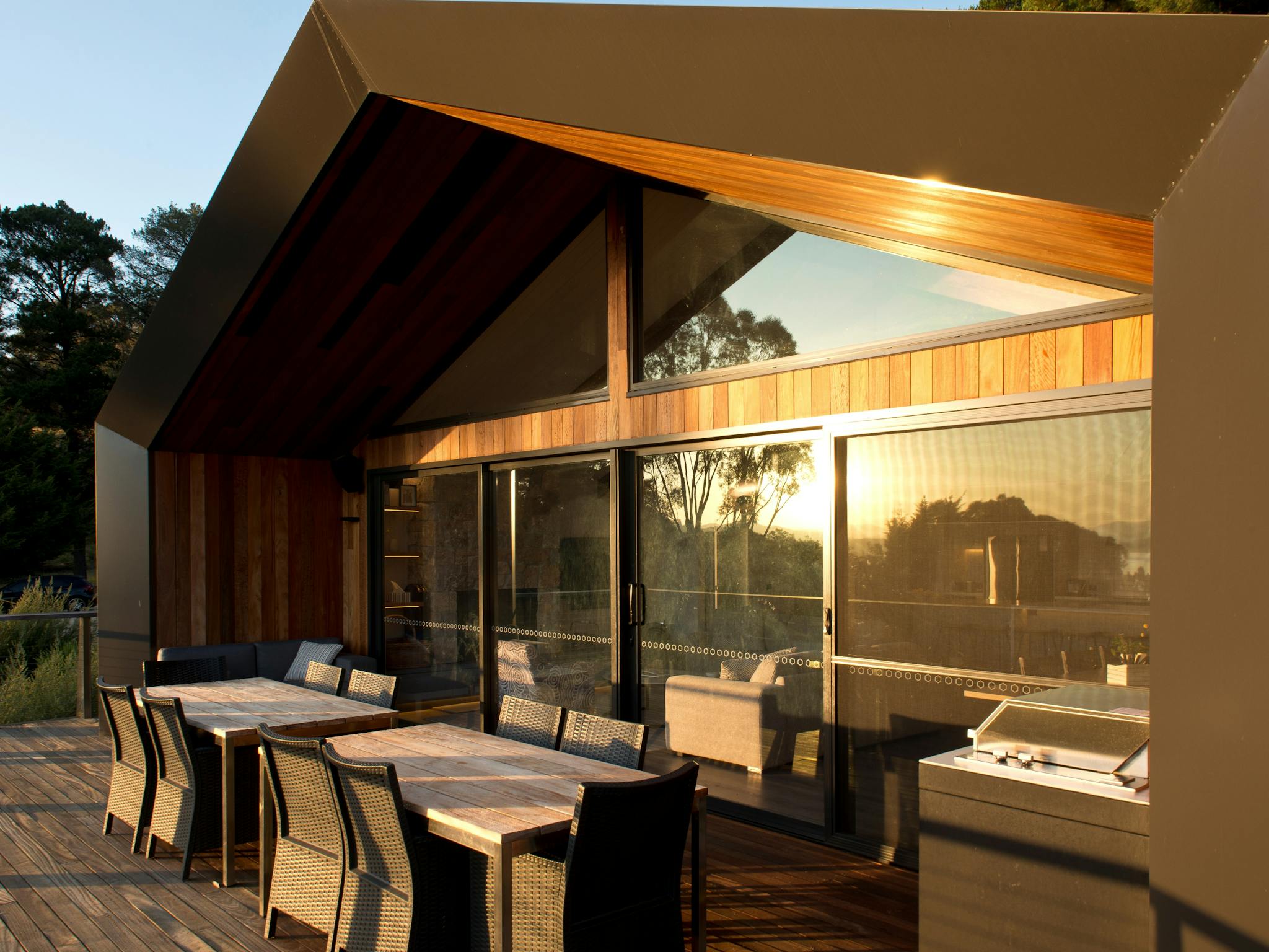 oy the Lake View BBQ