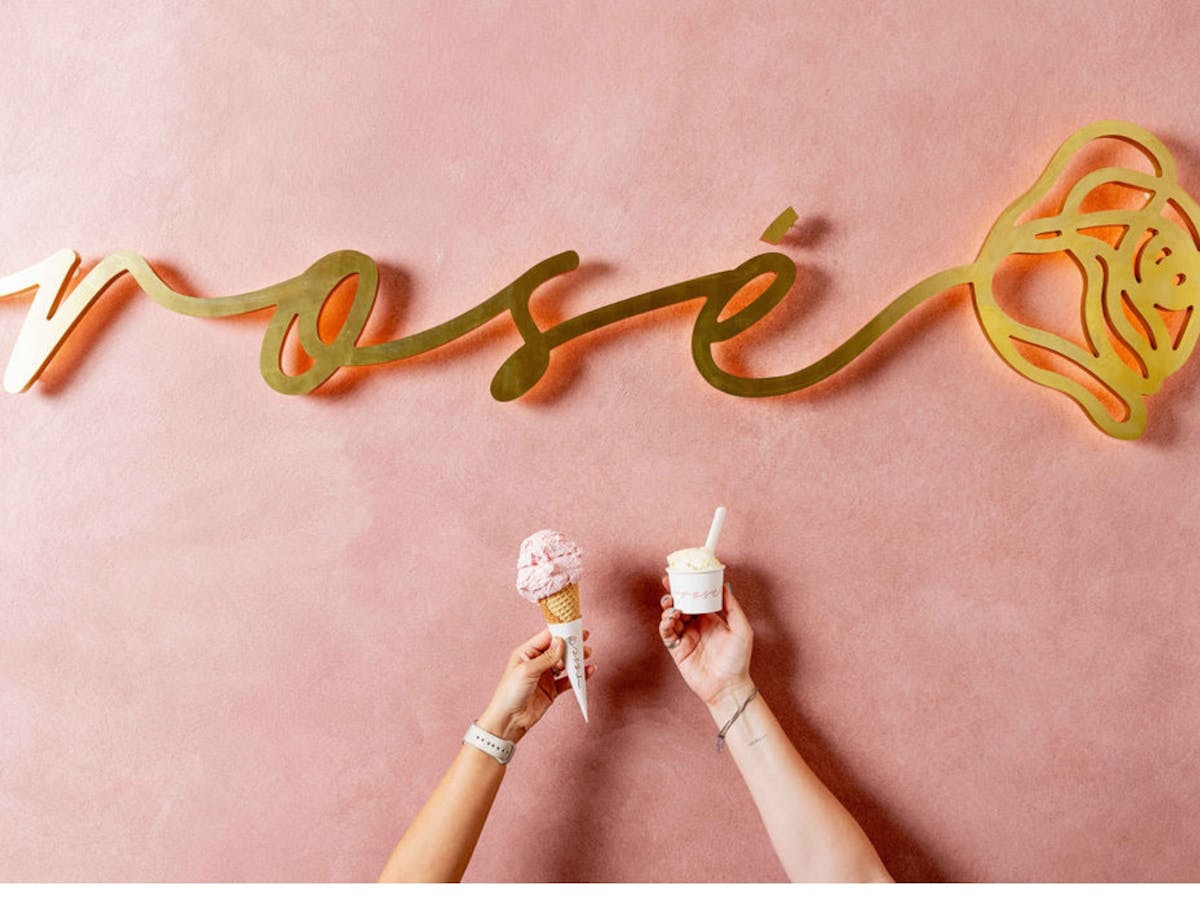 Rosé logo with two scoops of gelato