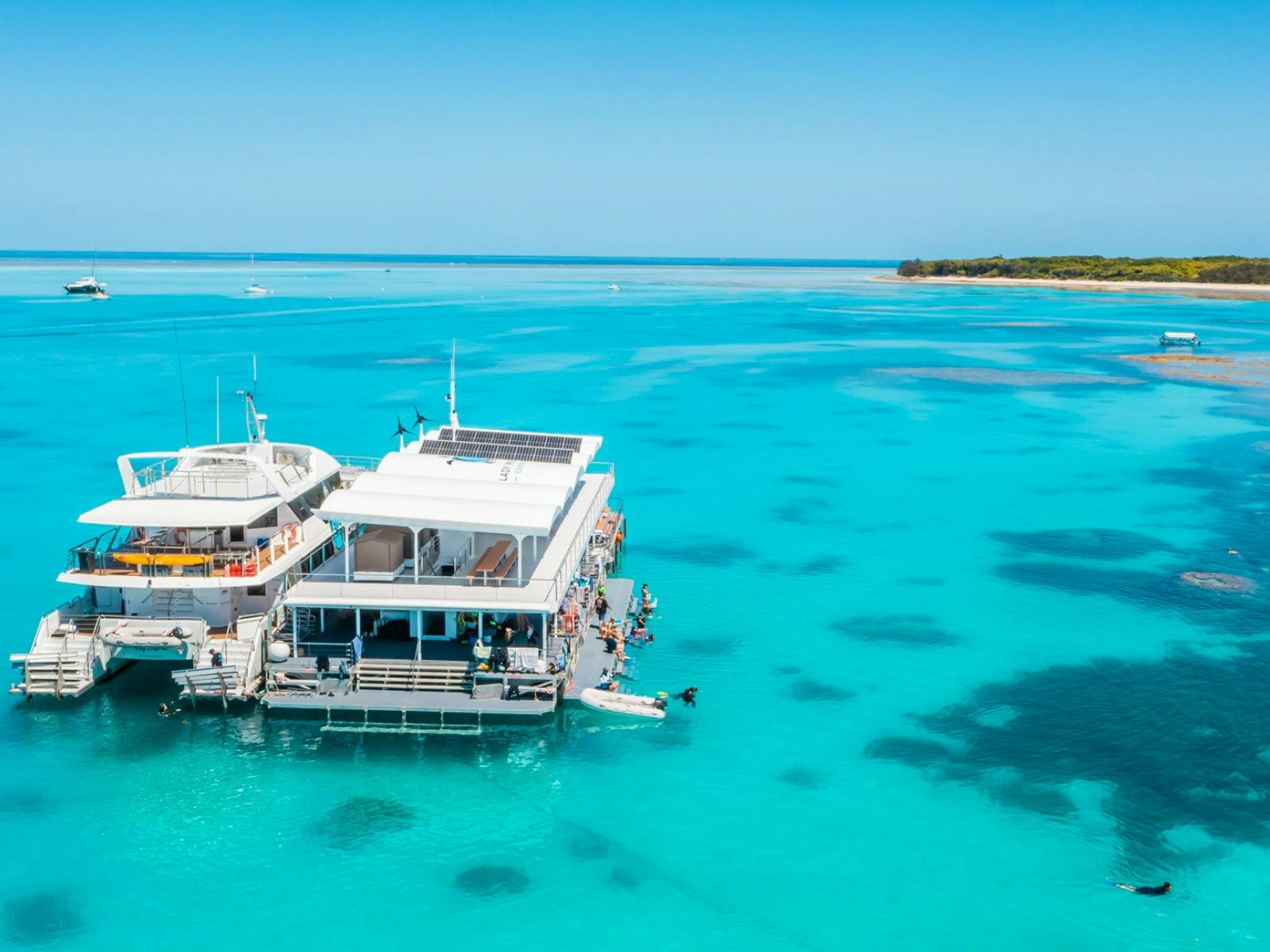 Lady Musgrave HQ Pontoon