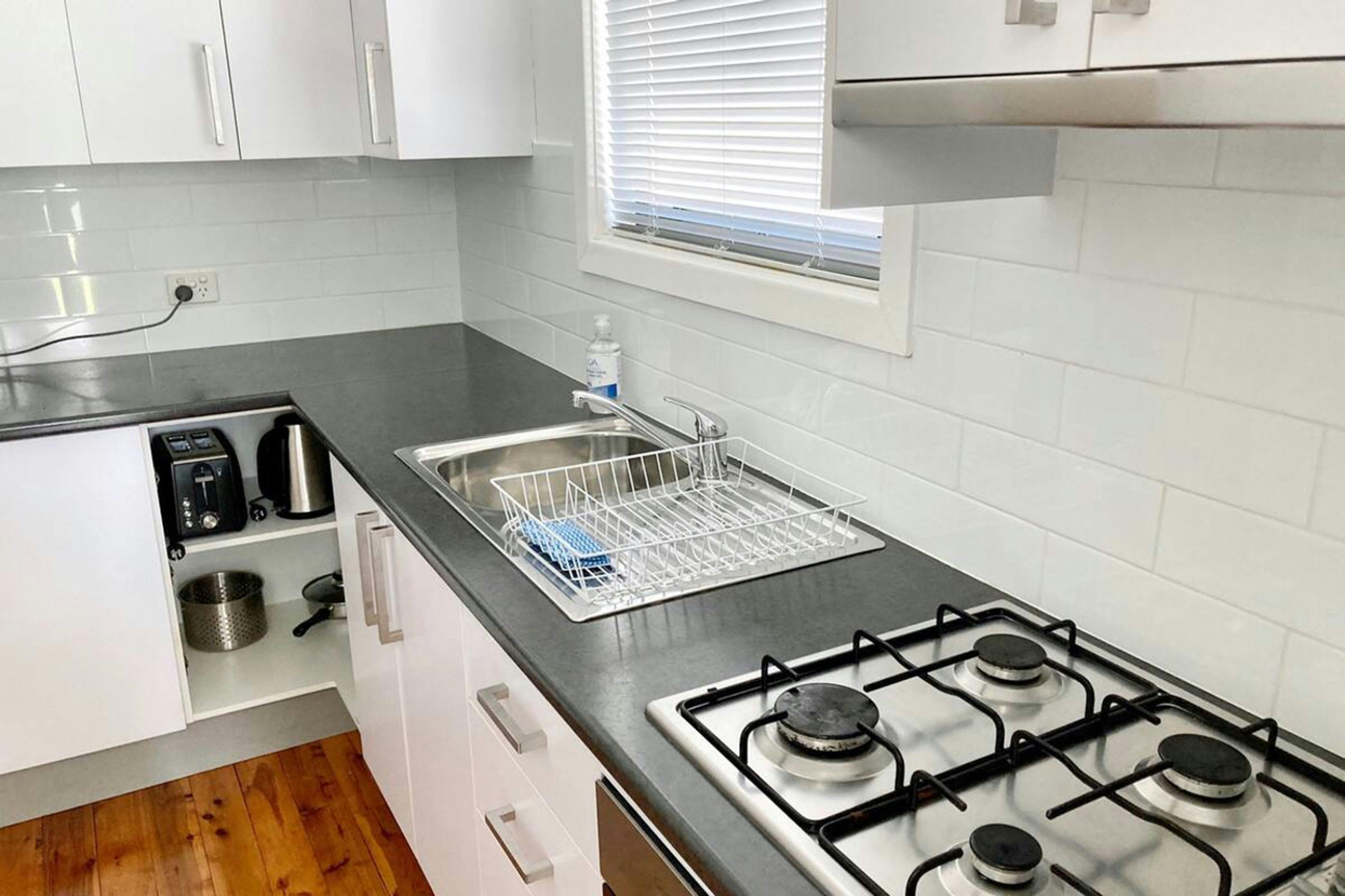 full kitchen equipped with all the necessary items for cooking and service